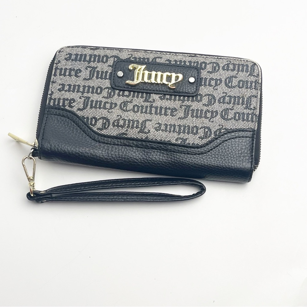 JUICY COUTURE Black Gray Signature Logo Zip Closure Wristlet Wallet